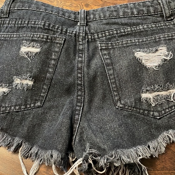 🌻HP🌻 Signature 8 | Distressed Jean Shorts. Medium. Boutique Brand. Nice Detail - Picture 6 of 7